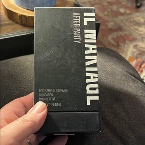 IL MAKIAGE After Party 105 in Sleek Black Box